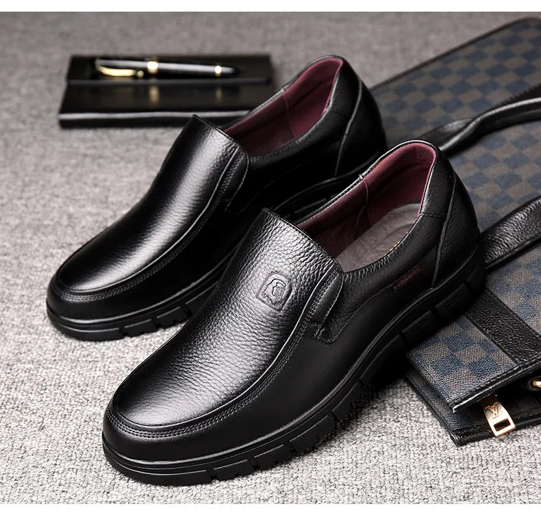 Summer New Men Leather Shoes soft soled Casual Flat Shoes Outdoor Walking shoes Comfort fashion soft leather shoes Loafers