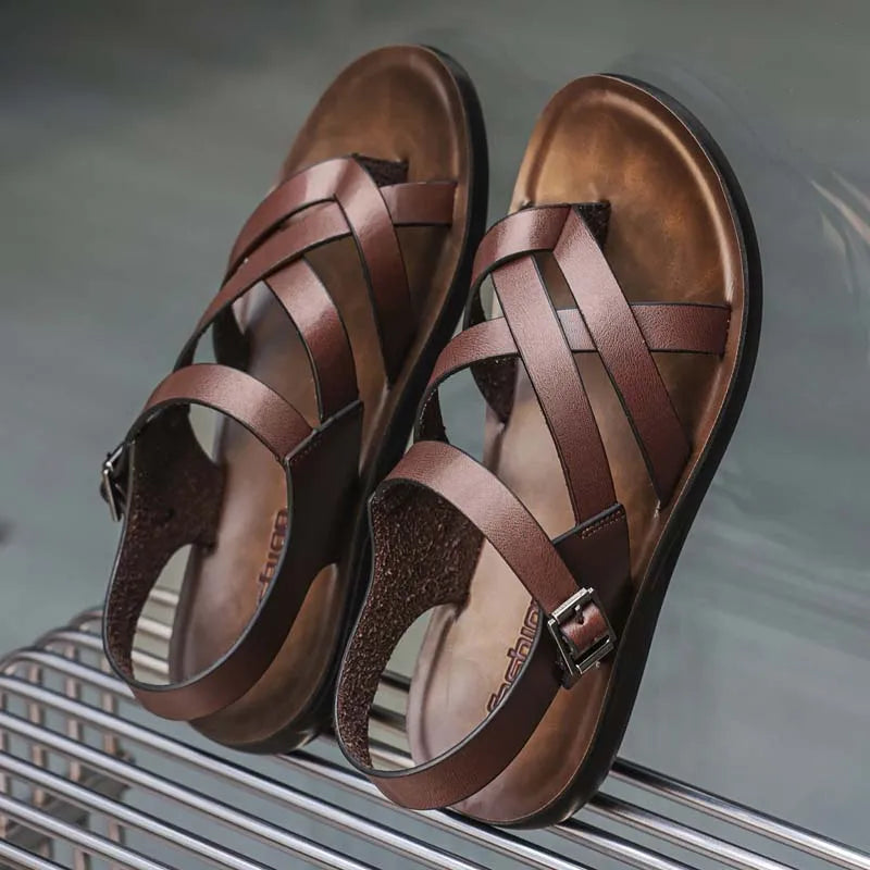 Fashion New Men Gladiators Black Buckle Strap Patent Leather Casual Shoes Summer Rome Breathable Beach Sandals Outdoor Slippers