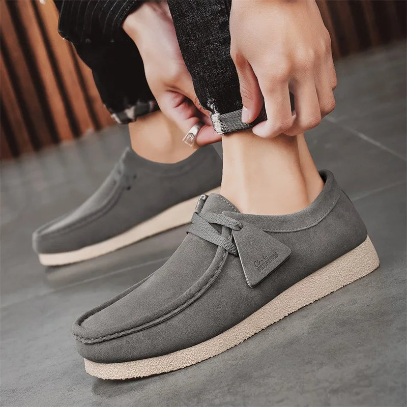 Men's Lightweight Casual Shoes One pair of men's spring/summer outdoor casual running shoes Sizes 39 to 47