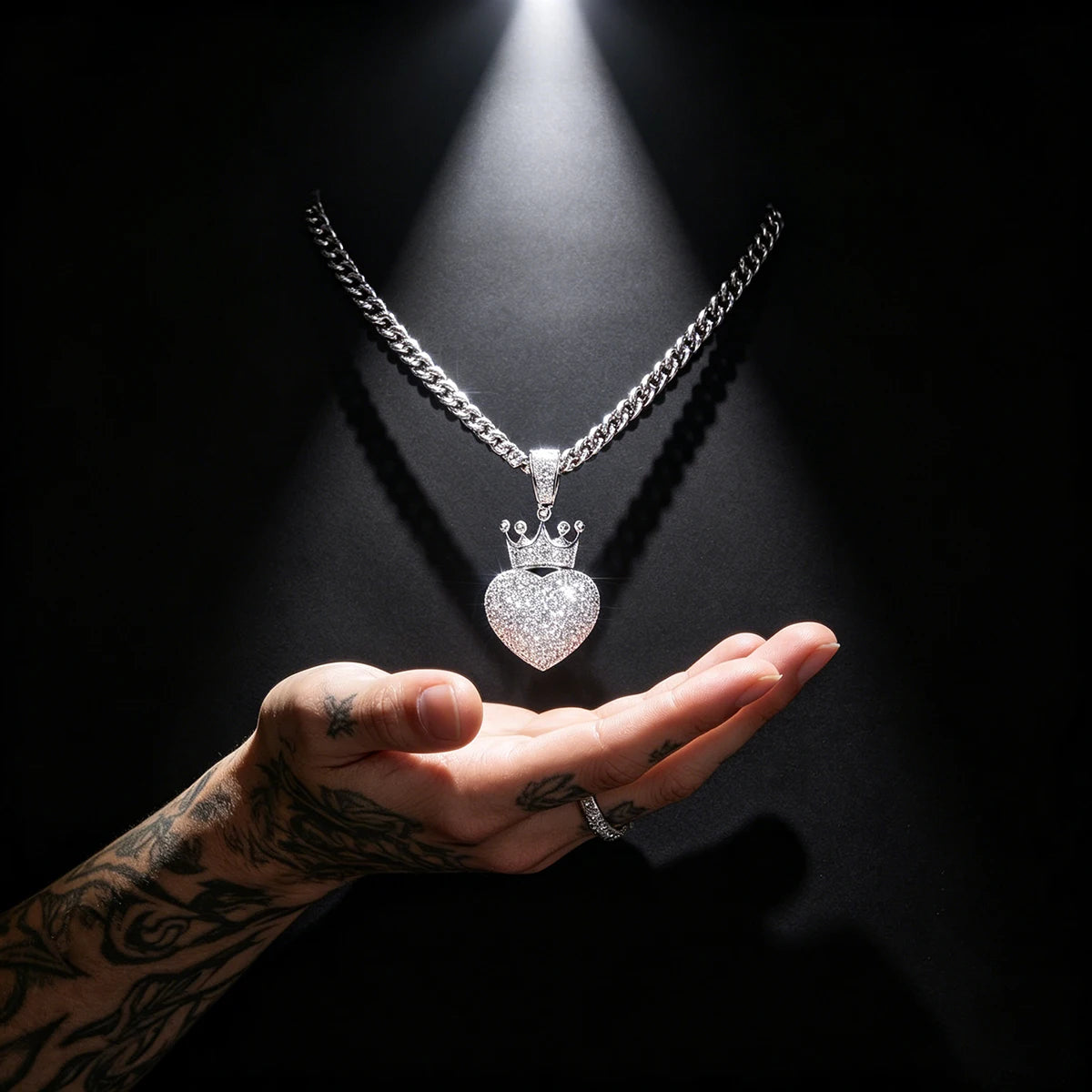 Bling Crown Love Heart Charm Rhinestone Heart Crown Jewelry For Men Women Trendy Rap Accessory Romantic Lovers Fine Jewelry Gifts for Girl Boy Friends Iced Out Crowned Heart Pendant Micro Pave Cubic Zirconia 18K Gold Plated H