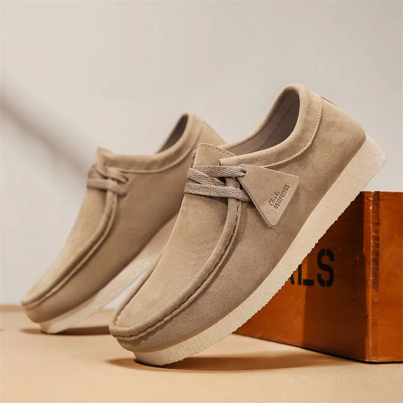Men's Lightweight Casual Shoes One pair of men's spring/summer outdoor casual running shoes Sizes 39 to 47