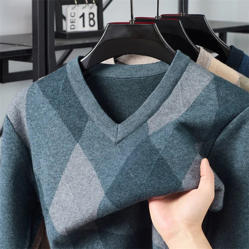 Winter Warm New Men's Plaid V-neck Long Sleeved Sweater Knitted Sweater Fashion Casual Versatile Top