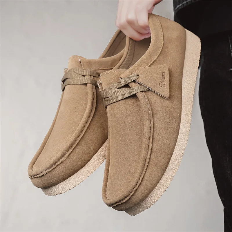 Men's Lightweight Casual Shoes One pair of men's spring/summer outdoor casual running shoes Sizes 39 to 47