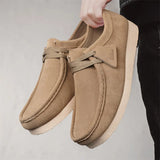 Men's Lightweight Casual Shoes One pair of men's spring/summer outdoor casual running shoes Sizes 39 to 47