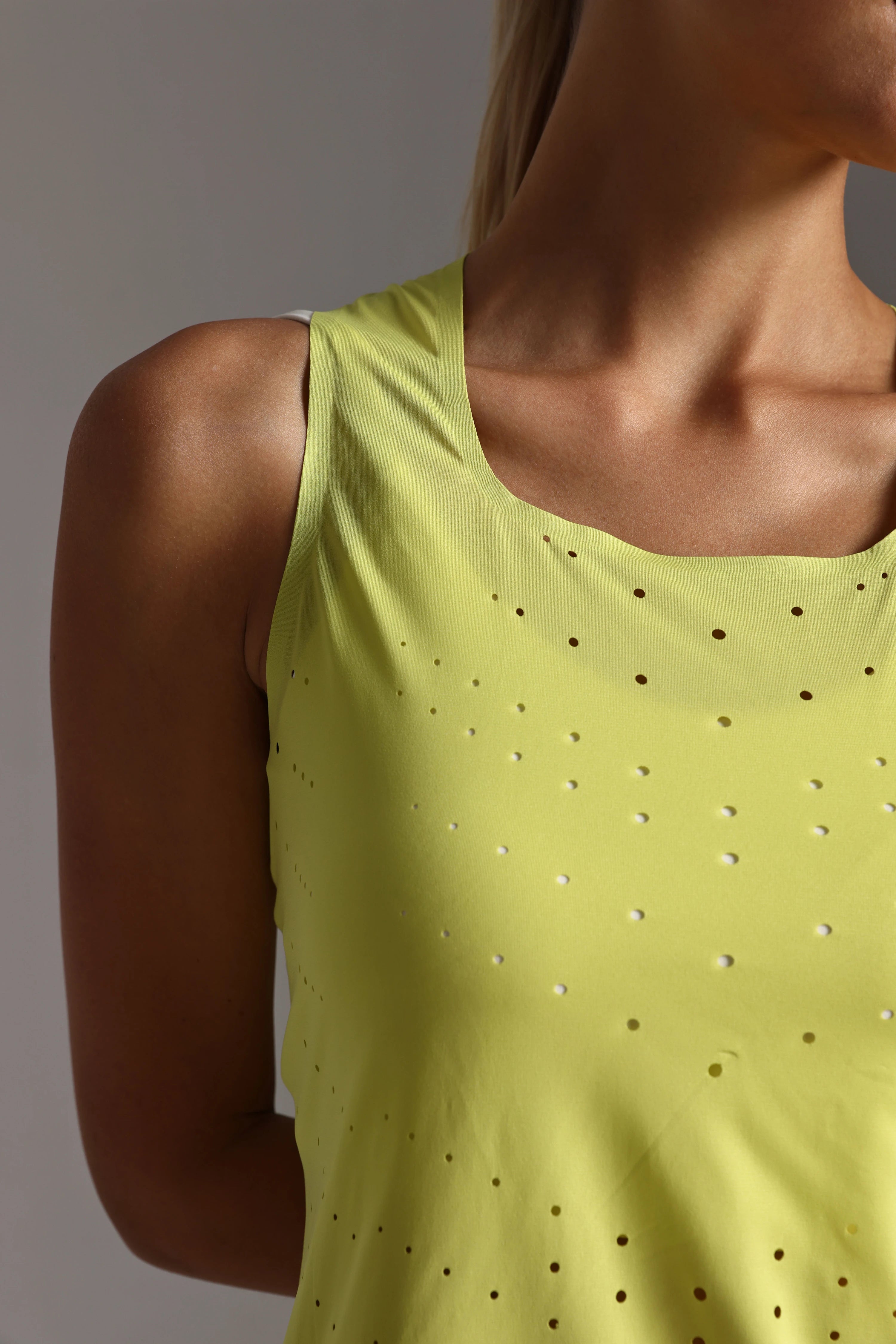 Womens Running Vests Lightweight Tops Marathon Outdoor Sports Fitness Hole Vest Sleeveless Shirts Clothing Quick Dry Breathable