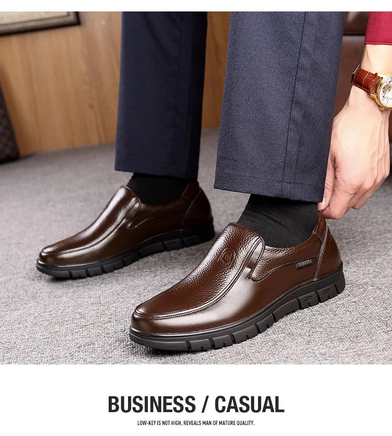 Summer New Men Leather Shoes soft soled Casual Flat Shoes Outdoor Walking shoes Comfort fashion soft leather shoes Loafers