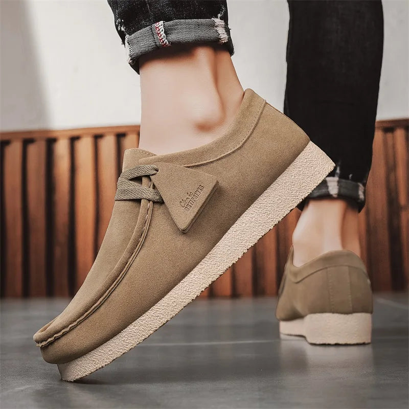 Men's Lightweight Casual Shoes One pair of men's spring/summer outdoor casual running shoes Sizes 39 to 47