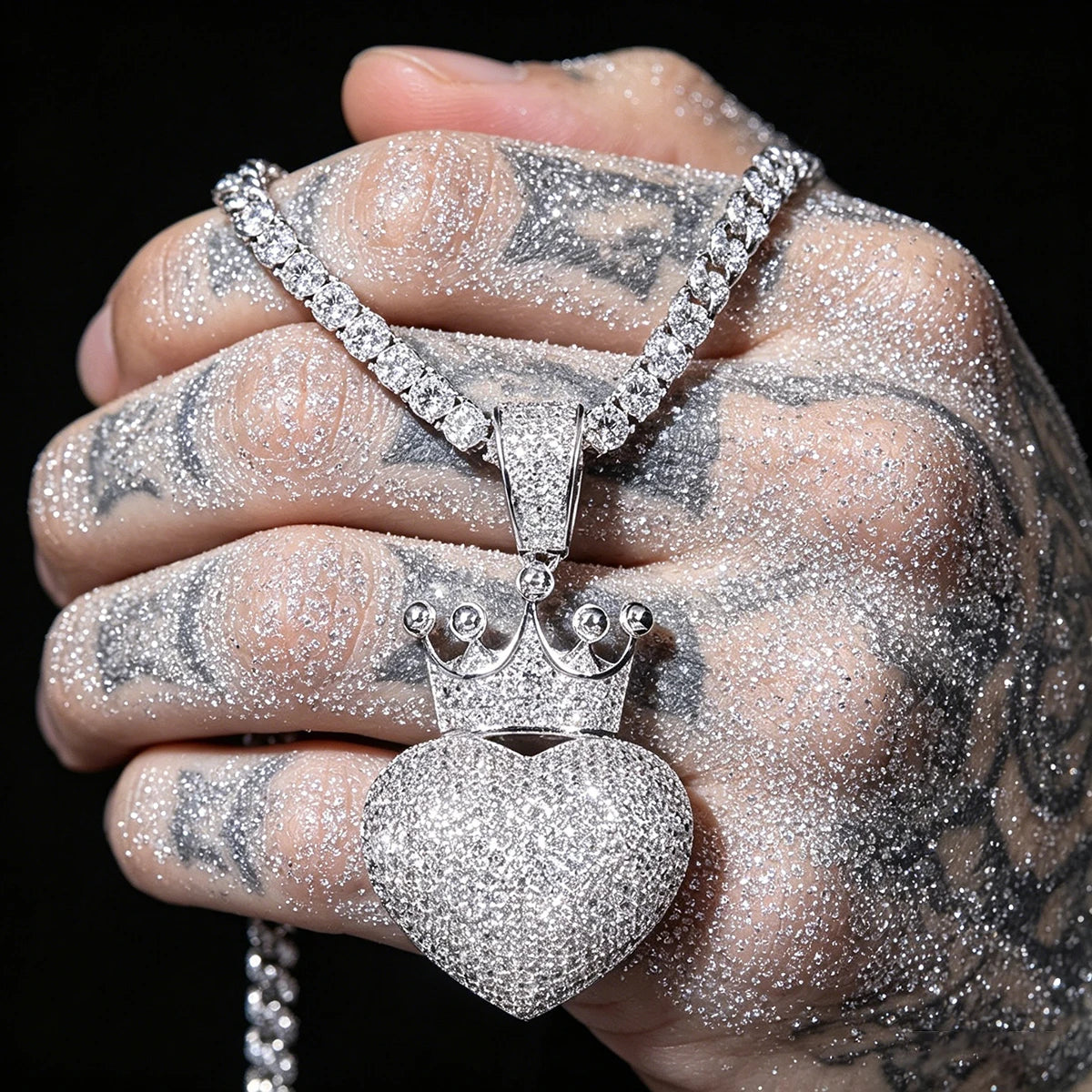 Bling Crown Love Heart Charm Rhinestone Heart Crown Jewelry For Men Women Trendy Rap Accessory Romantic Lovers Fine Jewelry Gifts for Girl Boy Friends Iced Out Crowned Heart Pendant Micro Pave Cubic Zirconia 18K Gold Plated H