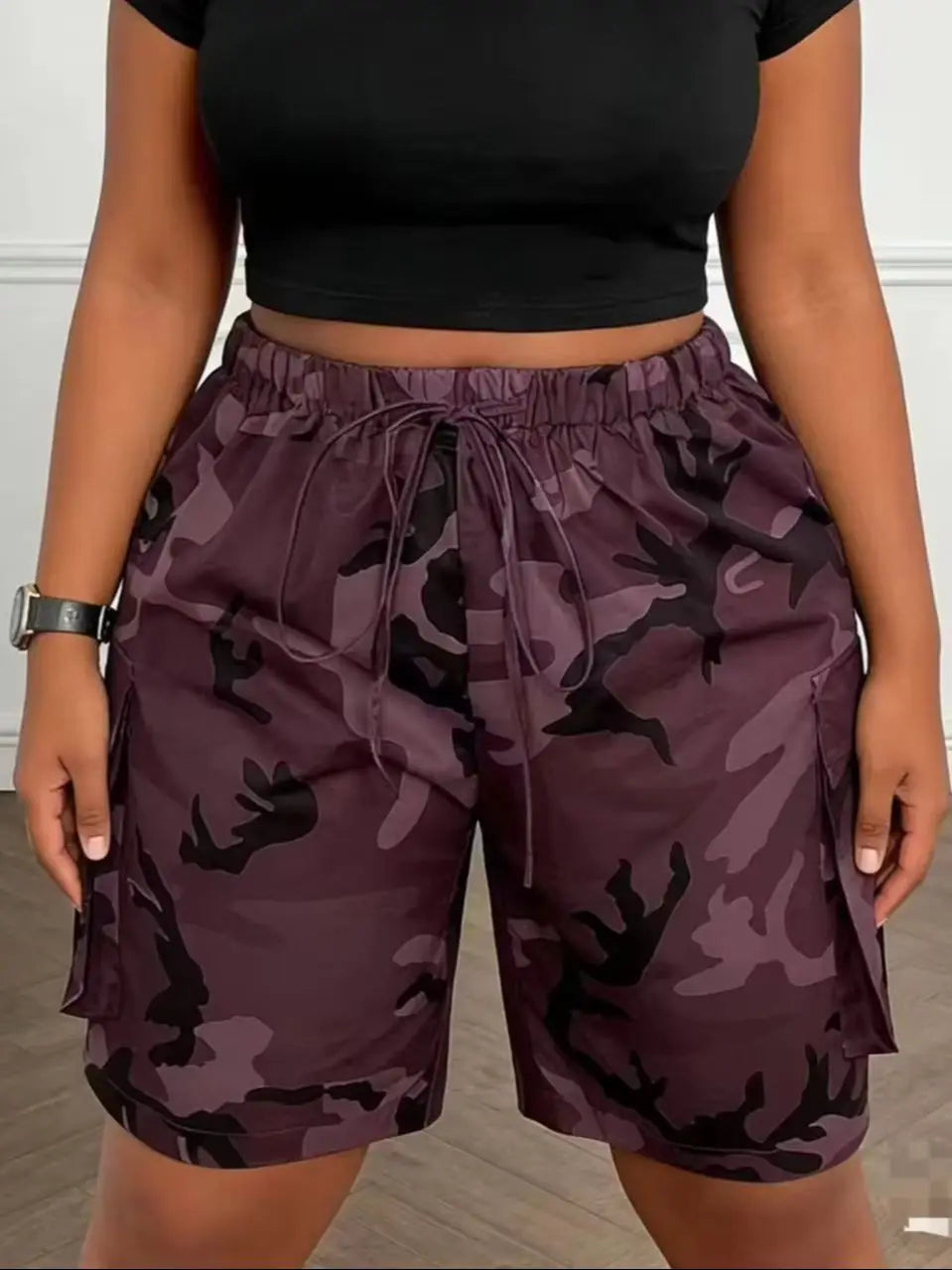 Plus size women's camouflage drawstring cargo shorts; high waist loose big pocket knee-length shorts; hot girl street style knee-length shorts
