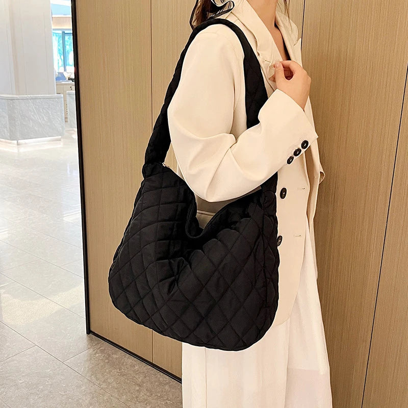 Women Large Capacity Quilted Tote Bag Winter Warm Lightweight Down Cotton Padded Plaid Shoulder Bags Underarm Bags Puffy Handbag