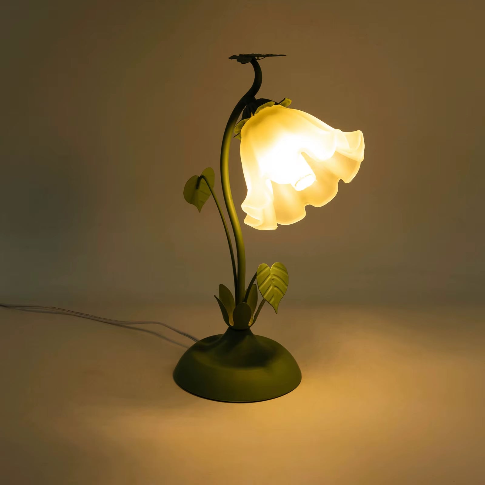 Green Floral Design Acrylic Desk Lamp Retro Bedroom Bedside Lamps Table Light Iron Art Desk Lamp LED Table Light Room Decor